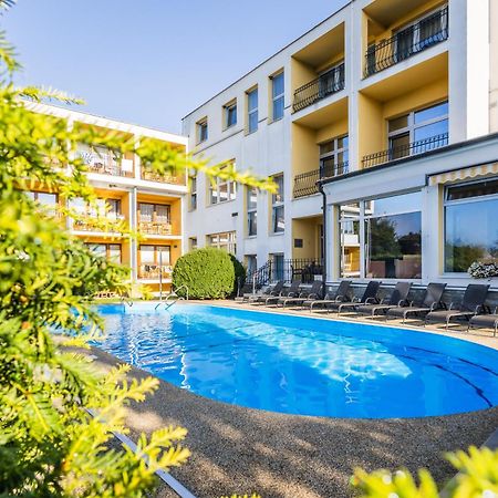 Nivamare Hotell Luhačovice Exteriör bild