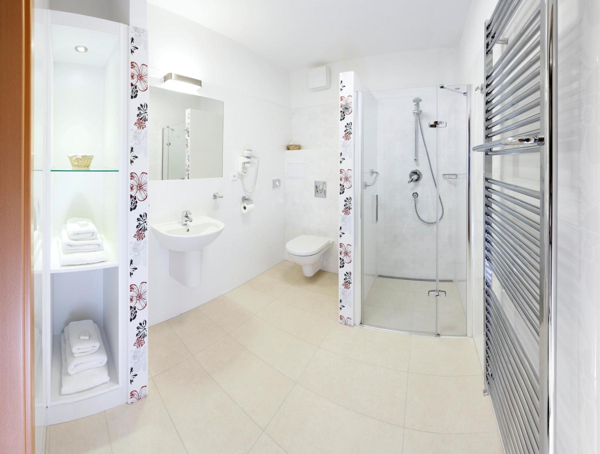 Nivamare Hotell Luhačovice Exteriör bild