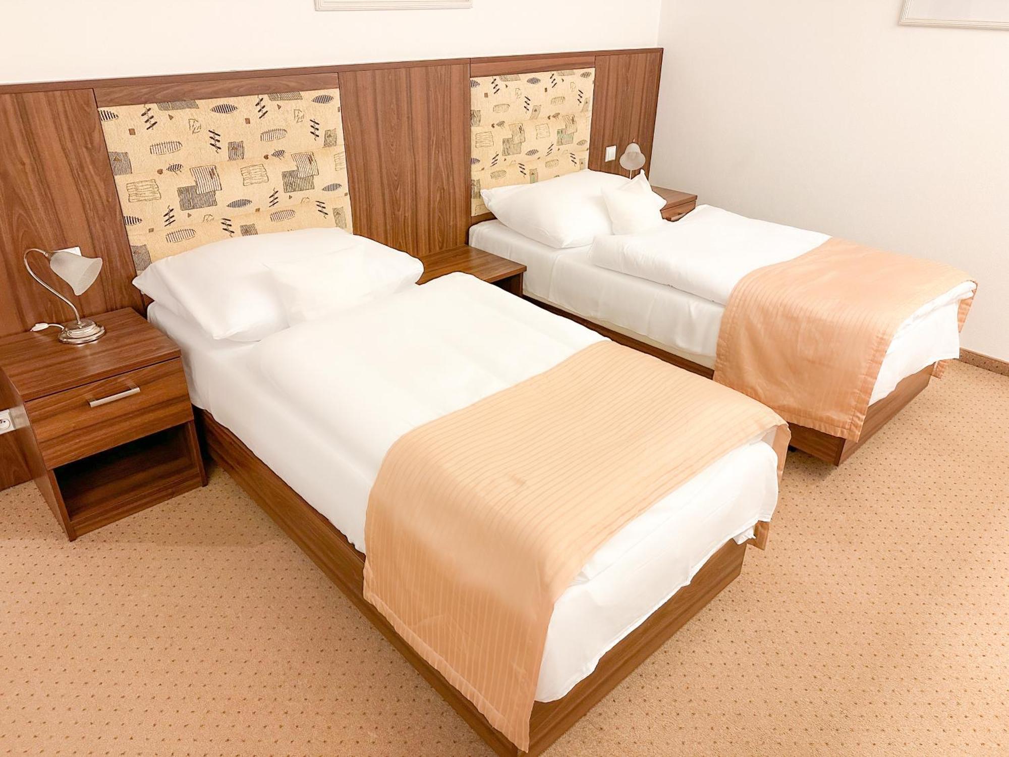 Nivamare Hotell Luhačovice Exteriör bild