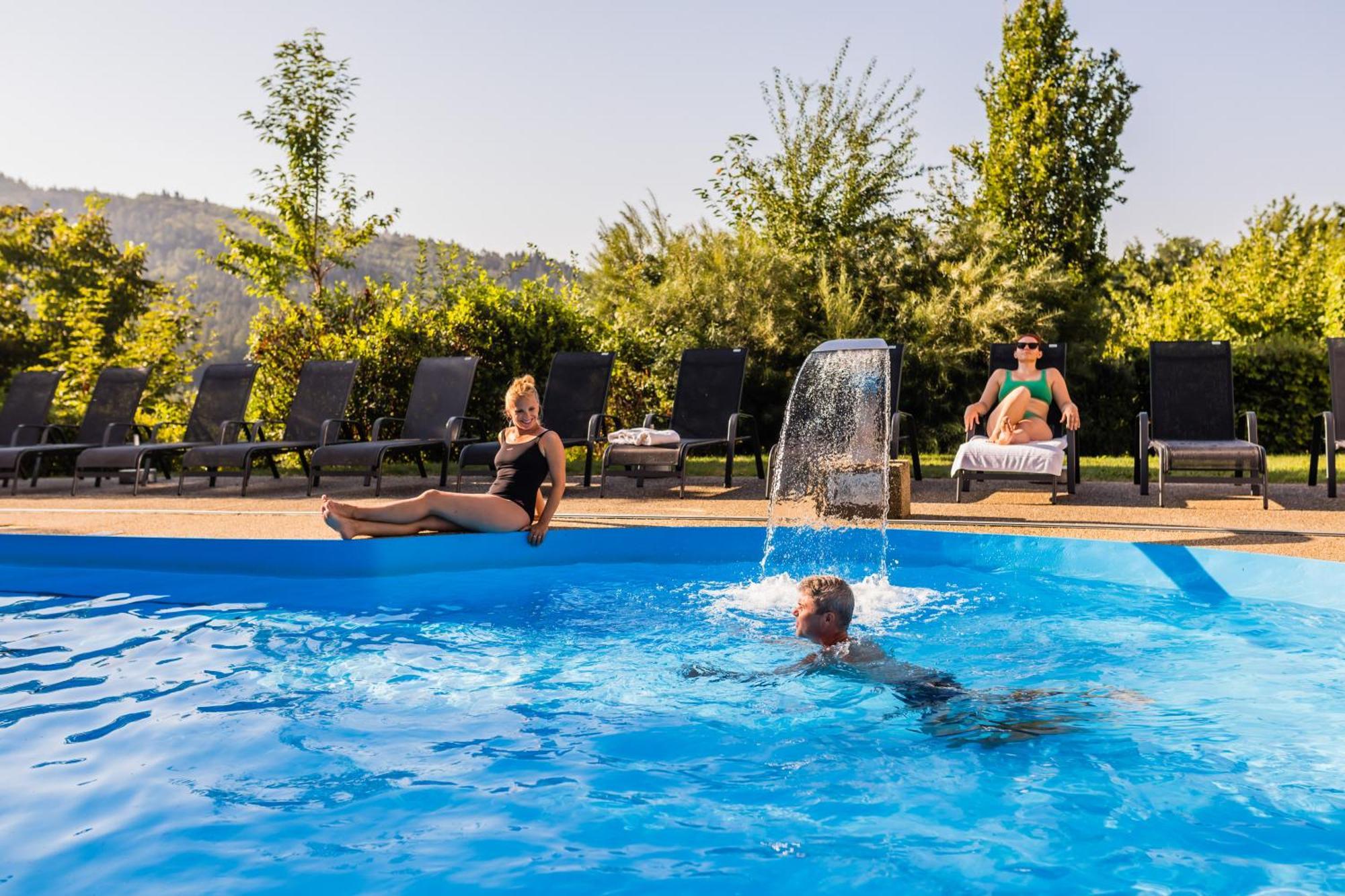 Nivamare Hotell Luhačovice Exteriör bild