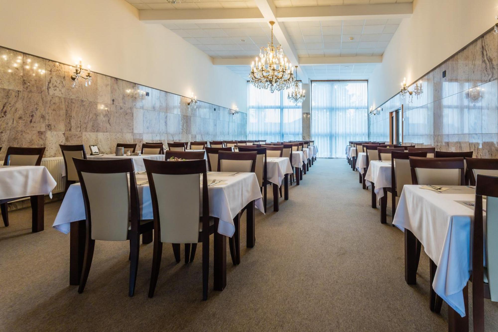 Nivamare Hotell Luhačovice Exteriör bild